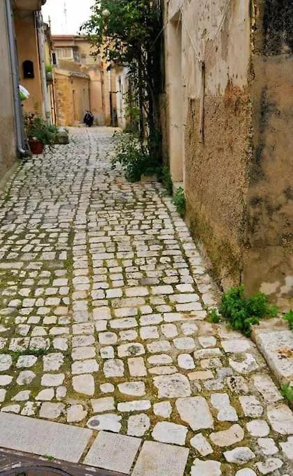 C'Era Una Volta Scicli Piedigrotta 0*,  Italie